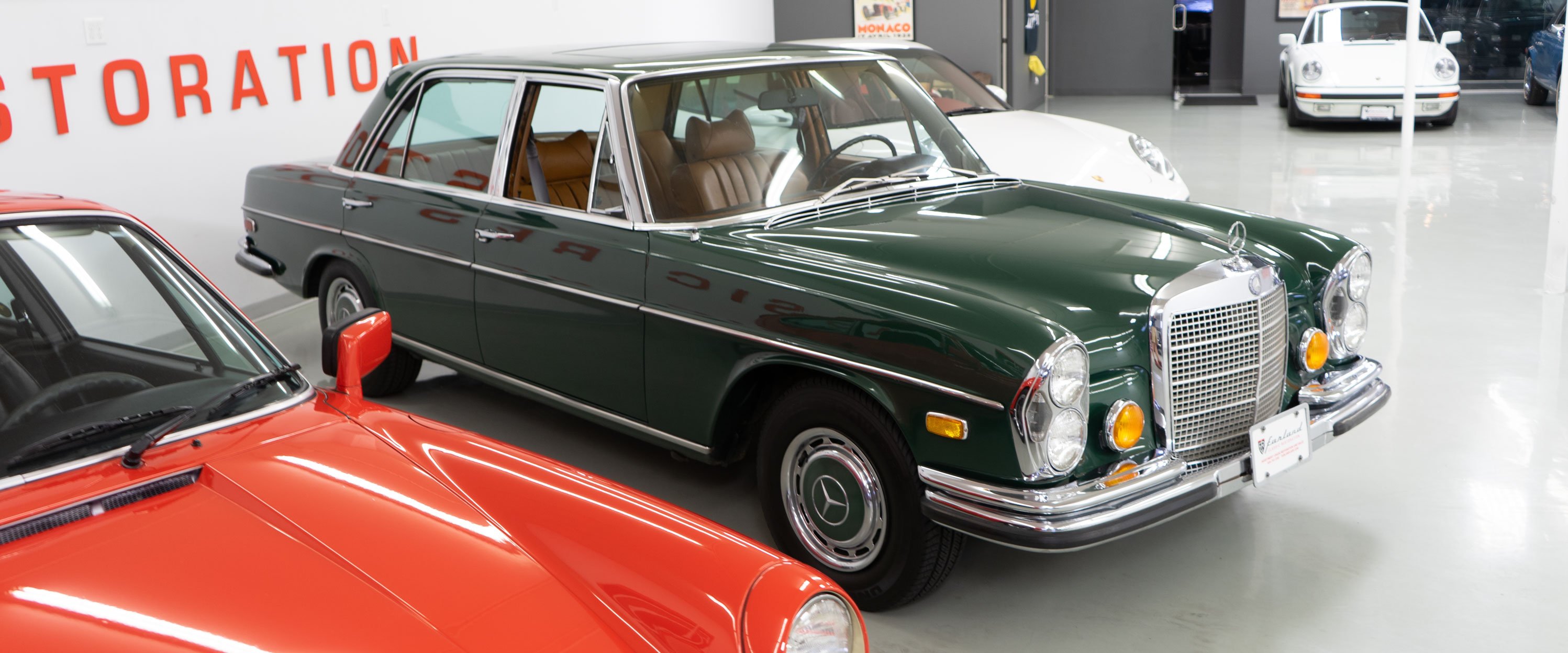 1971-Mercedes-Benz-300SEL-Green-slideshow-010@2x