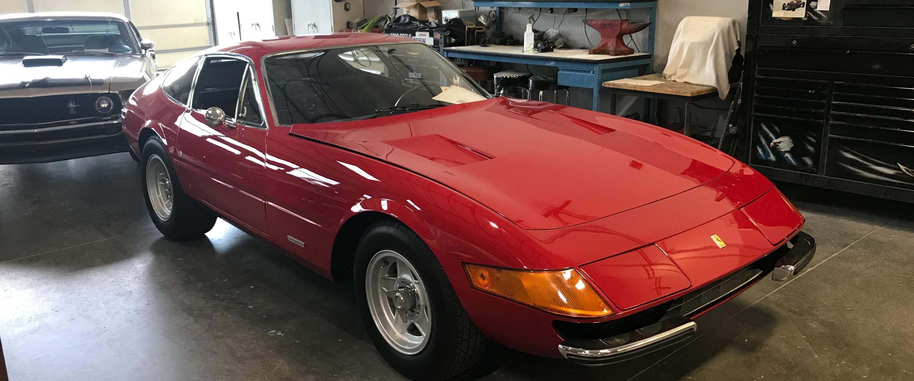 1973-Ferrari-Daytona-365GTB4-Red-slideshow-002@2x