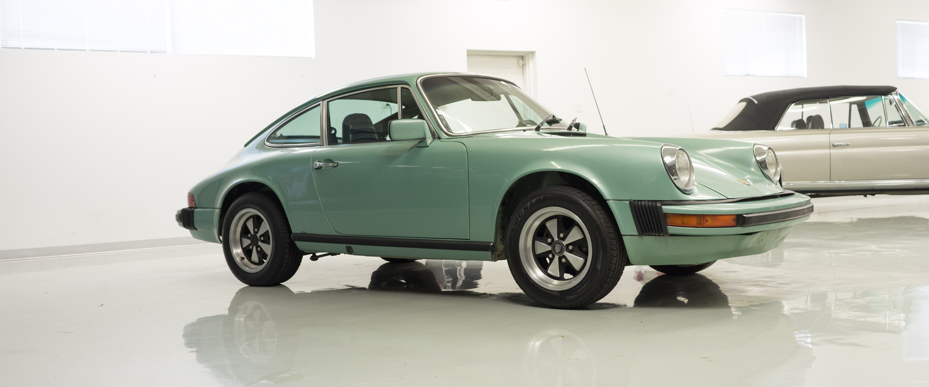 1977-Porsche-911S-Green-slideshow-003@2x