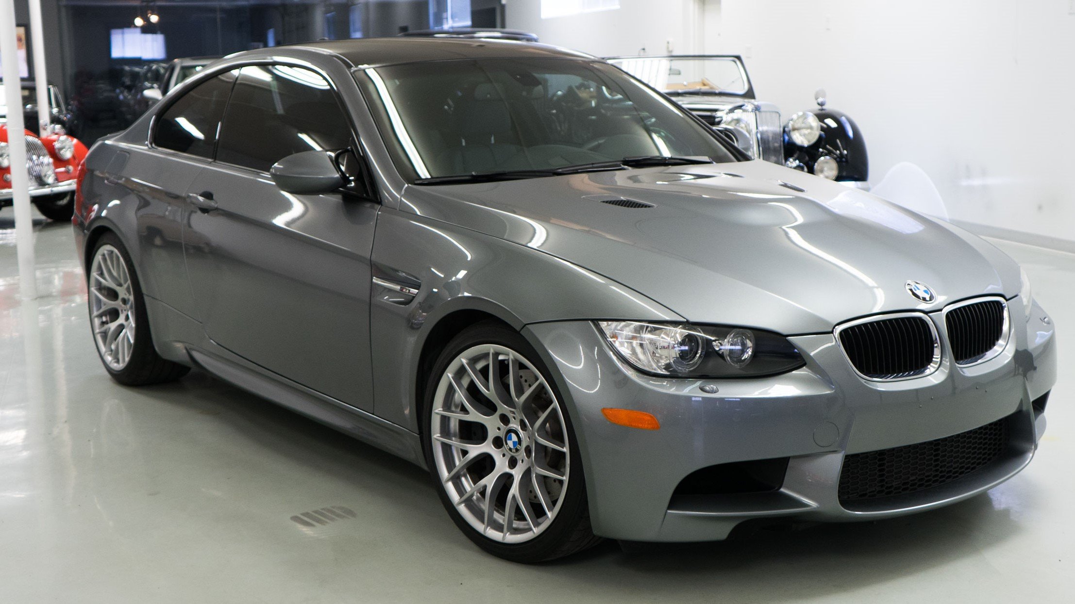 2012-BMW-M3-Gray-slideshow-003@2x2