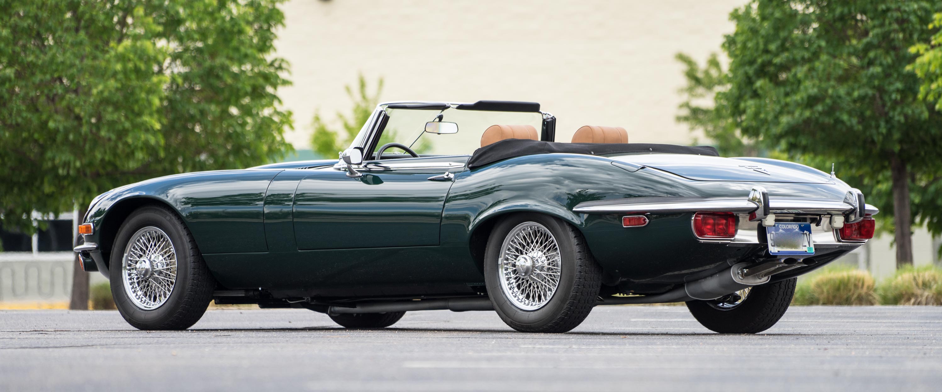 1973-Jaguar-E-type-Green-slideshow-001@2x.jpg