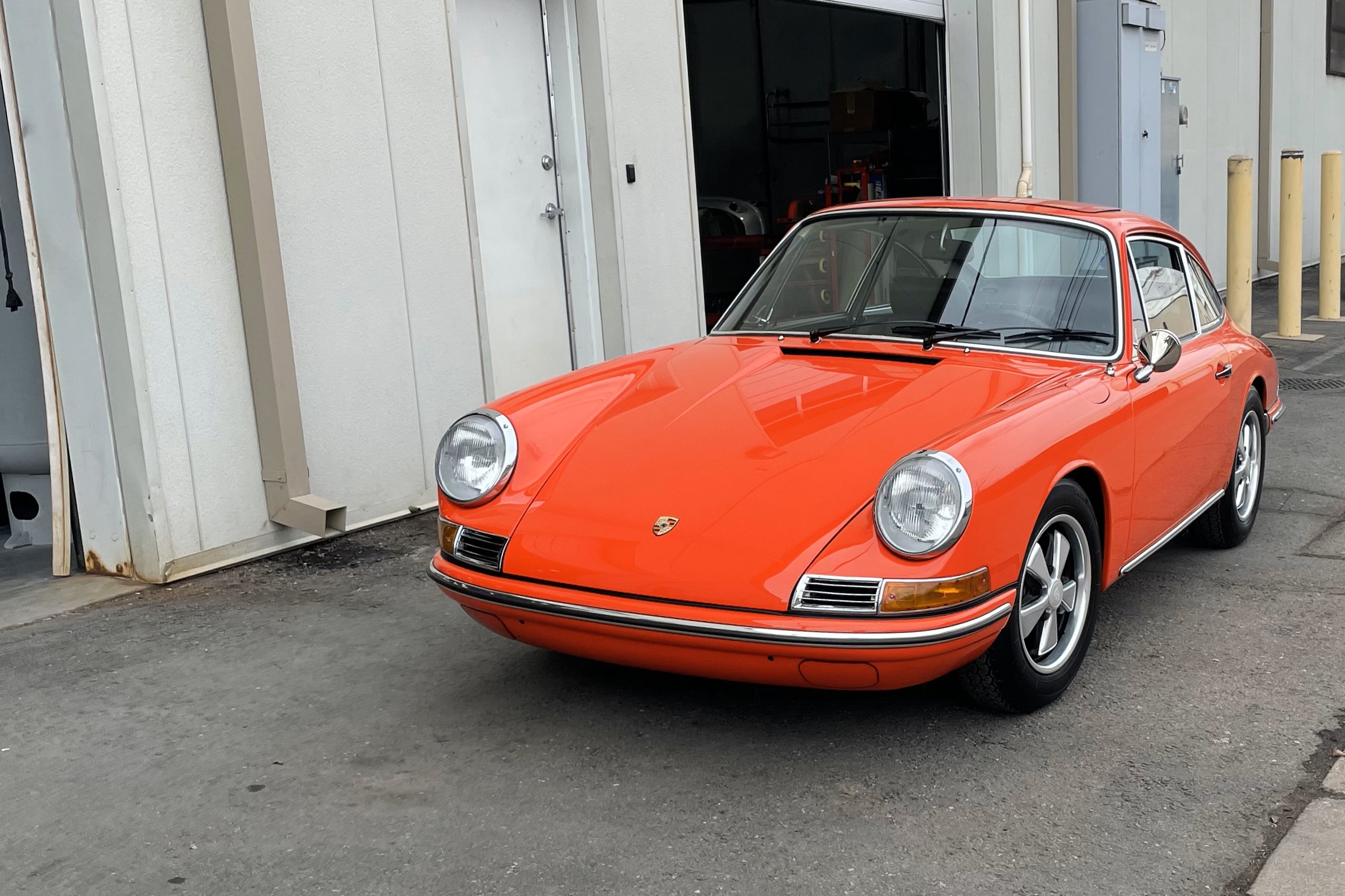 Porsche 911 Tangerine - Farland Classic Restoration